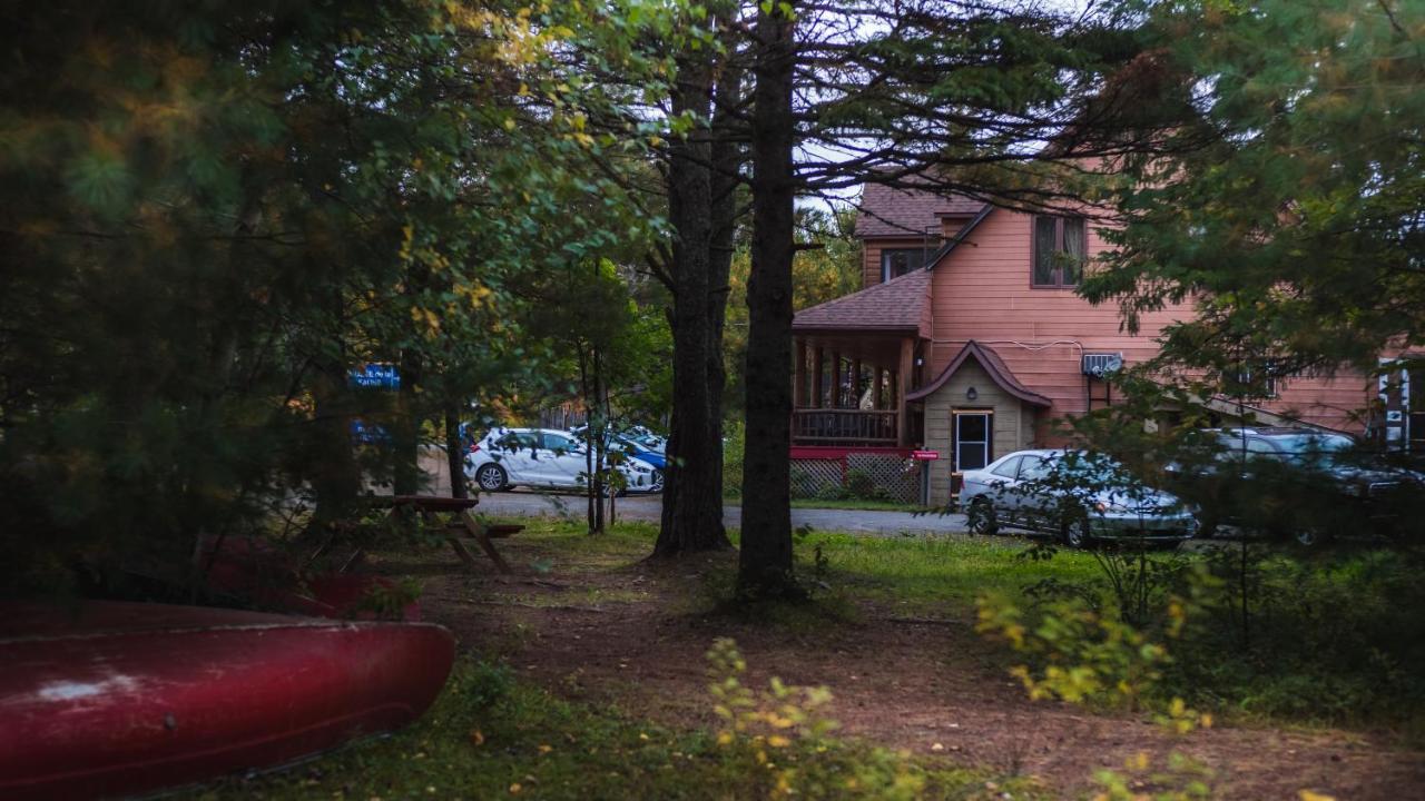 L'Auberge Refuge Du Trappeur Saint Mathieu Du Parc Exterior photo