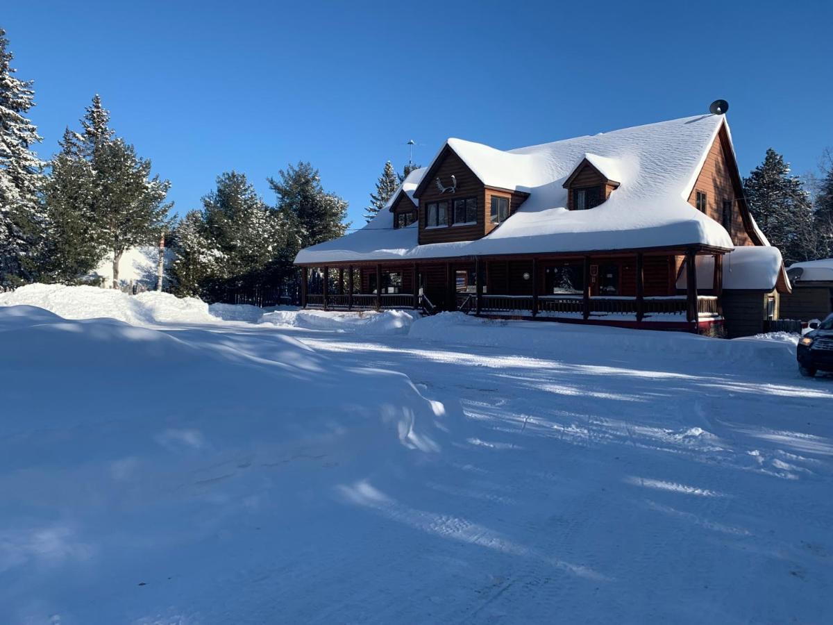 L'Auberge Refuge Du Trappeur Saint Mathieu Du Parc Exterior photo