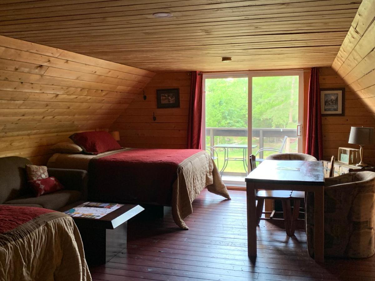 L'Auberge Refuge Du Trappeur Saint Mathieu Du Parc Exterior photo