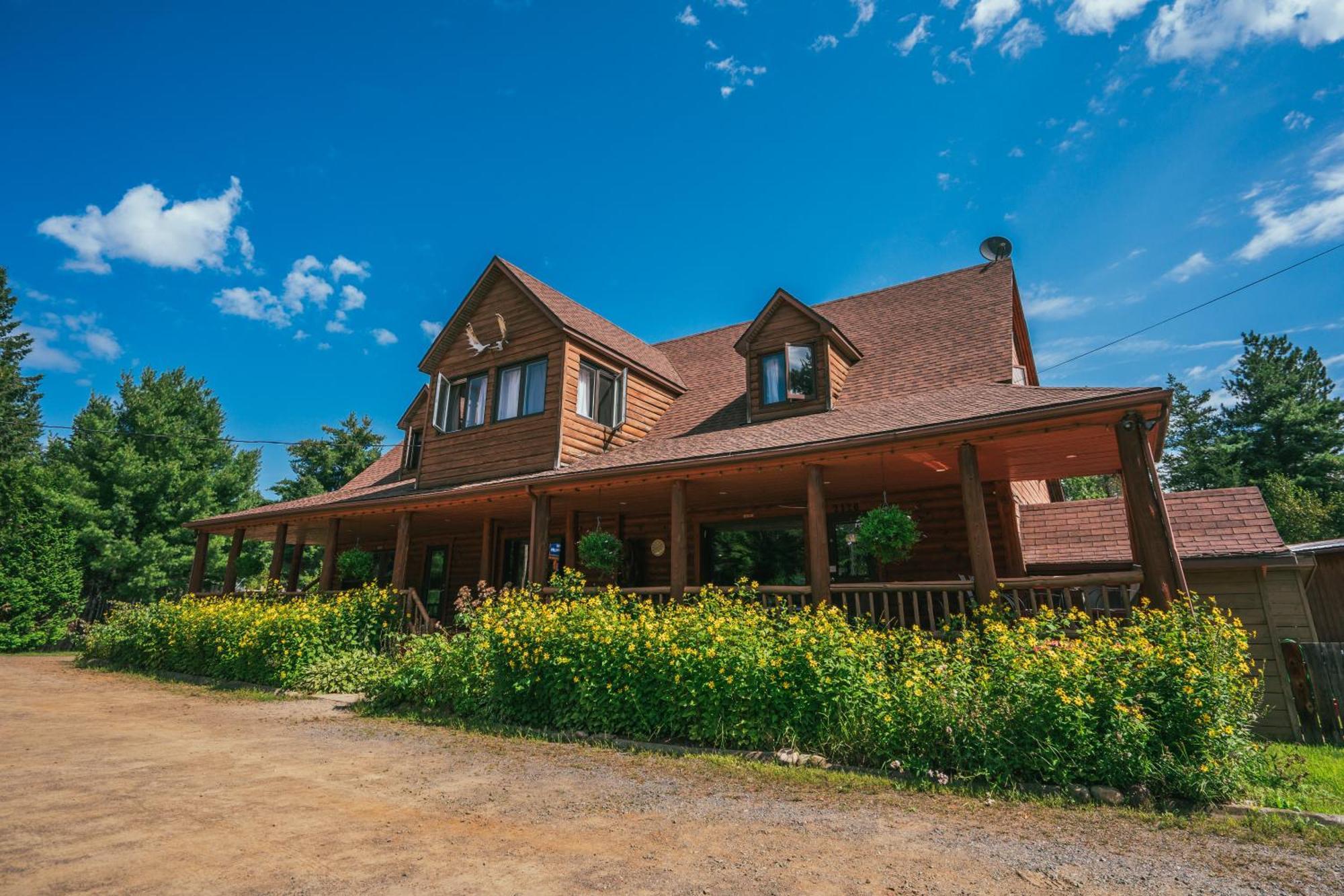 L'Auberge Refuge Du Trappeur Saint Mathieu Du Parc Exterior photo