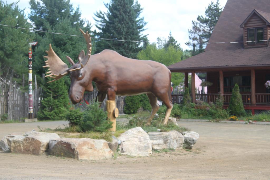 L'Auberge Refuge Du Trappeur Saint Mathieu Du Parc Exterior photo