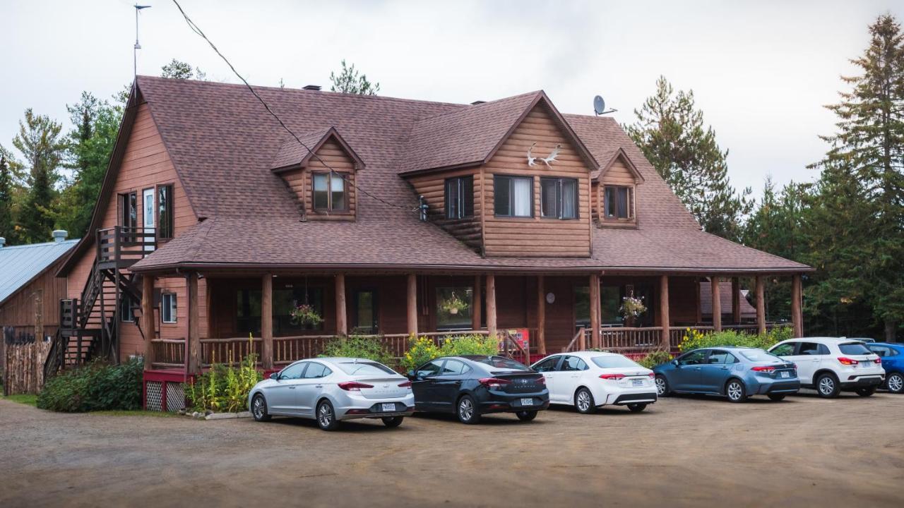L'Auberge Refuge Du Trappeur Saint Mathieu Du Parc Exterior photo